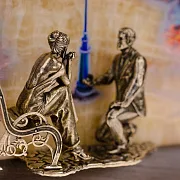 В подарок: Бронзовая картина «Предложение. Пятигорск. Старый ресторан Провал» с подсветкой — фотография 5