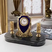 На память: Часы «Наградные» со щитом, мечом и подставками — фотография 1