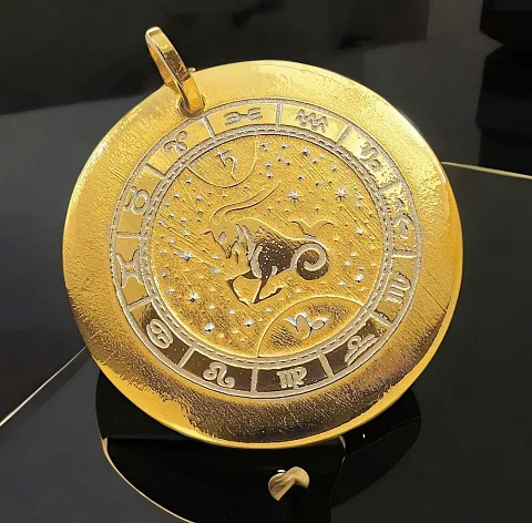 Автомобильный брелок «Козерог» — оригинальный подарок