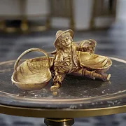 Бронзовая ваза-статуэтка «Мальчик с двумя корзинами» — оригинальный подарок — фотография 1
