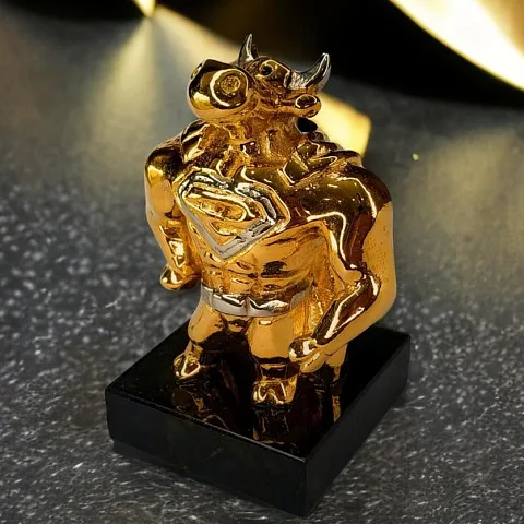 Статуэтка «Бык-Супермен» с позолотой — оригинальный подарок