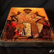 Икона "Спиридон Тримифунтский на троне" — оригинальный подарок — фотография 3