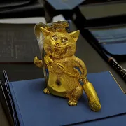 Бронзовая фигурка «Кот-повар» с позолотой — оригинальный подарок — фотография 1